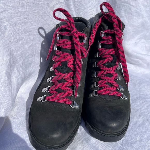 SOREL boots  - Picture 3 of 11